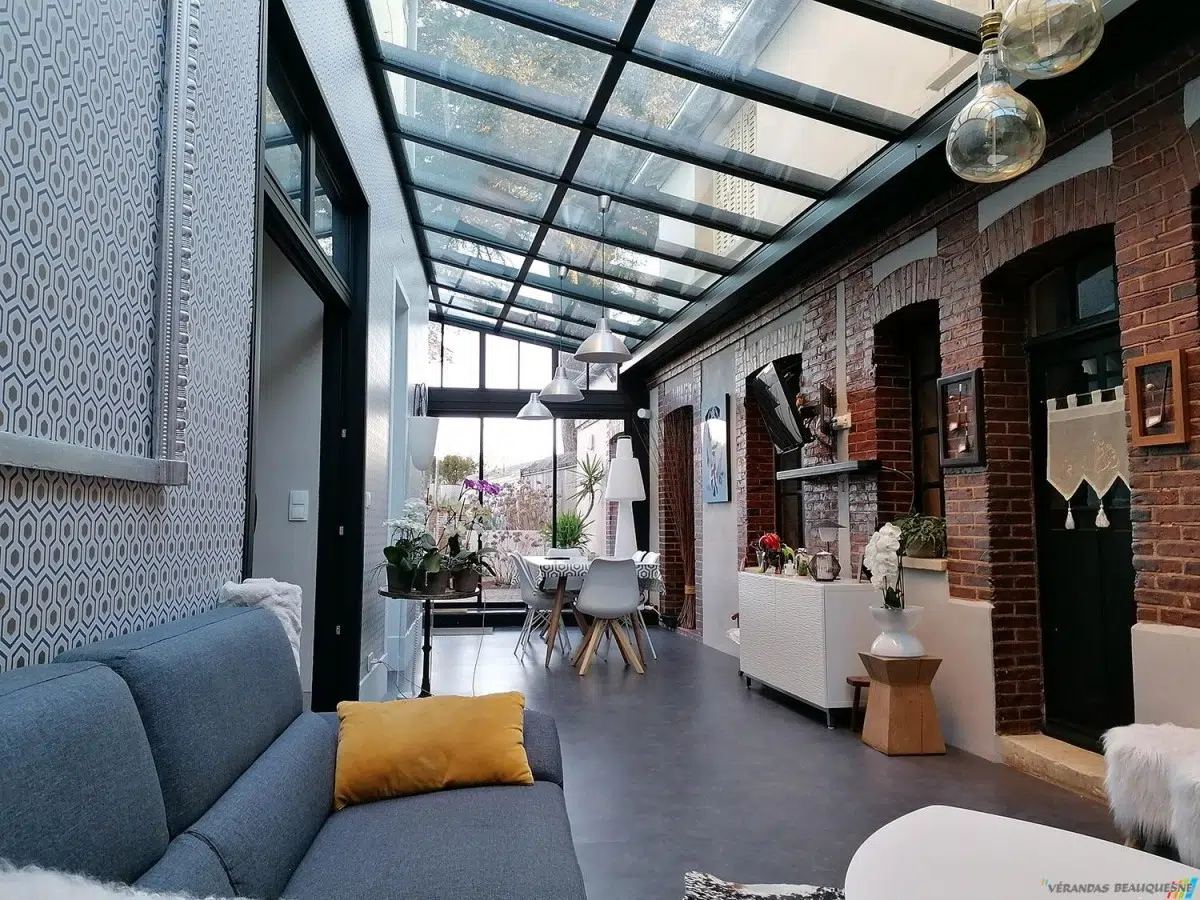 Véranda grise vue de l'intérieur